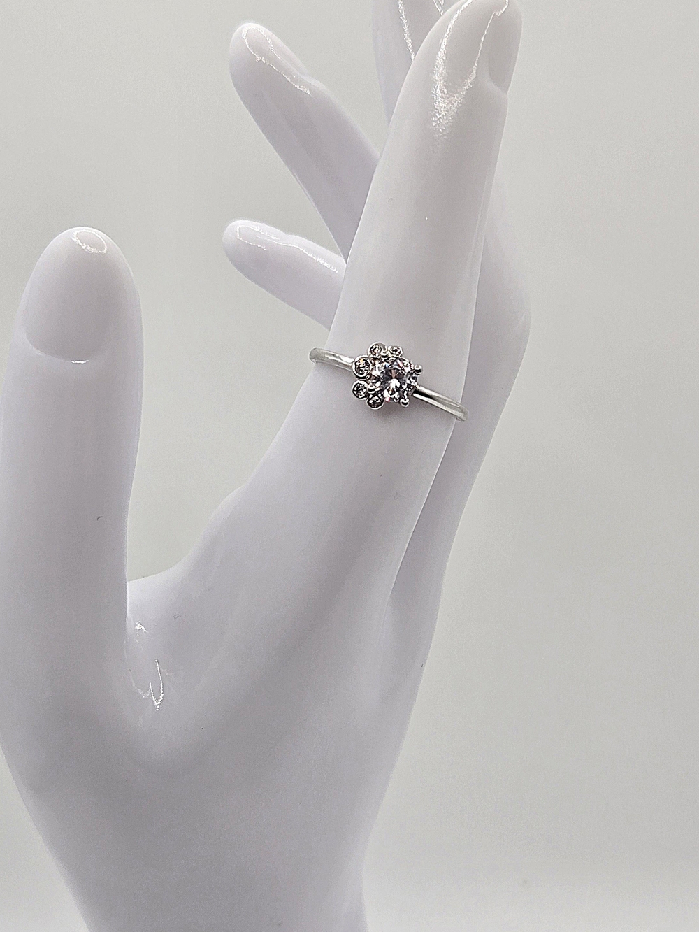 925 Sterling Silver CZ Floral Ring – Size 8 – Elegant Sparkle